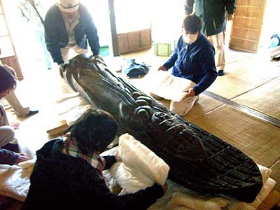 平成21年1月26日　「甲州市教育委員会による観音像の搬出」市指定文化財「百観音菩薩像」が一時文化会館へ移されました。